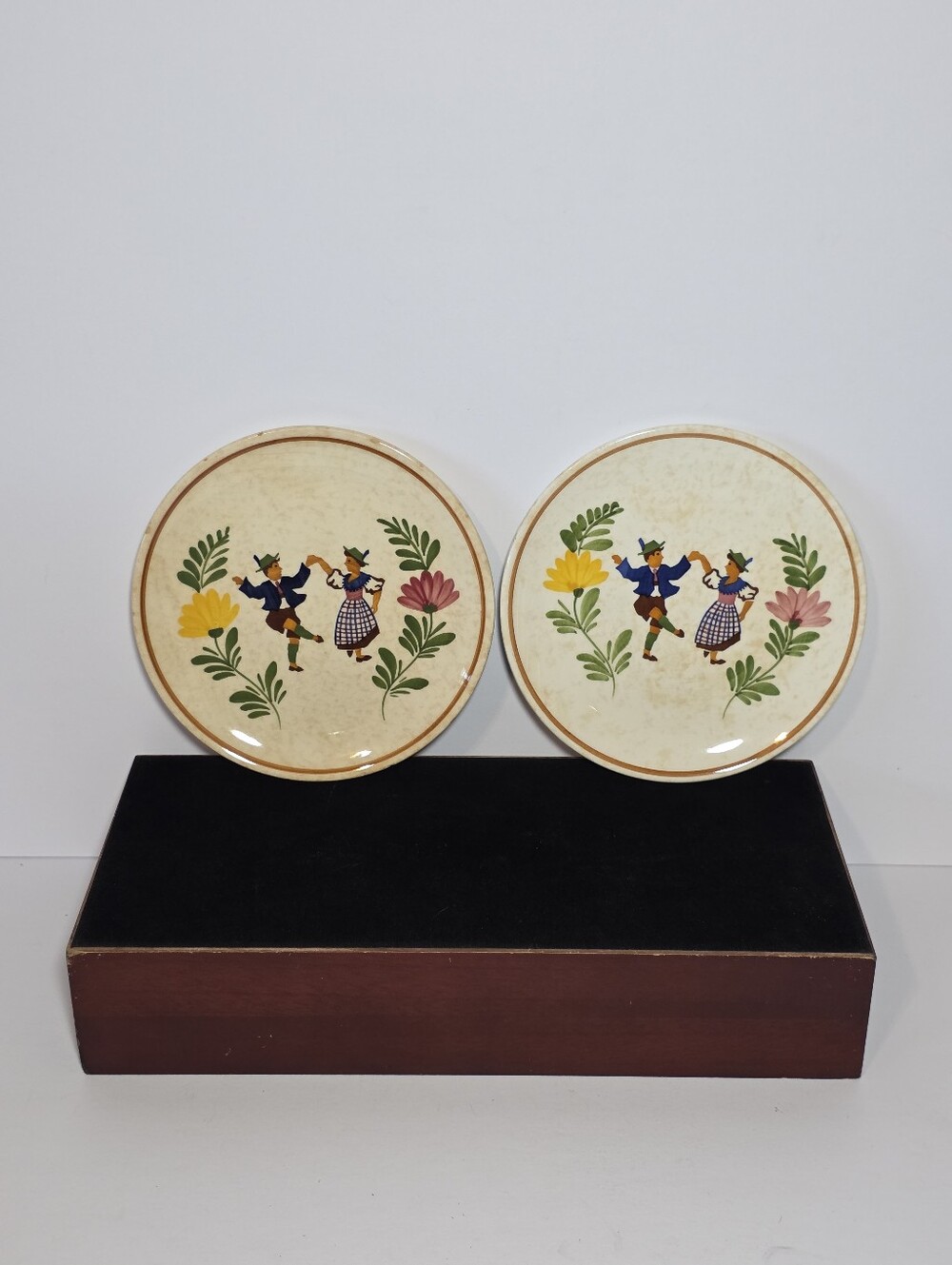 Vintage Alpine Peasant Ware Handpainted Plates Dancing Folk Couple Germany Set 2